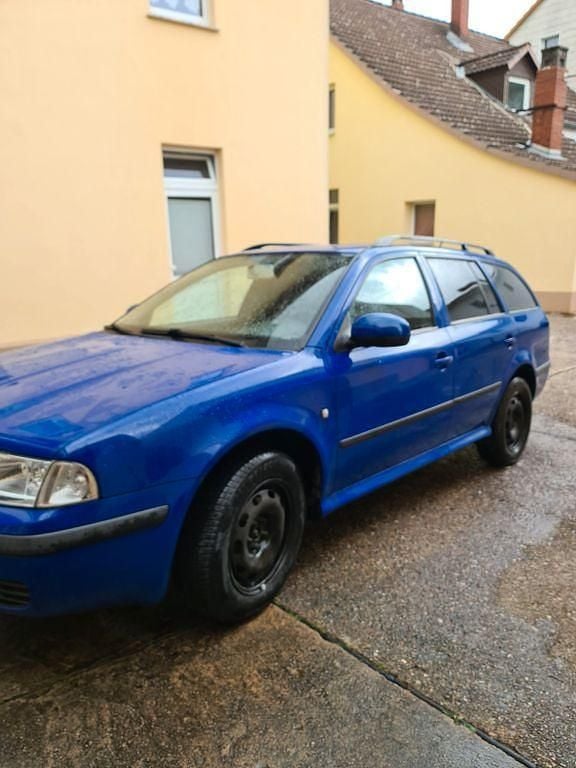 Blau Gebraucht 2010 Skoda Octavia Tour Kombi | 4.100 € (Superpreis) - Bild 1/4