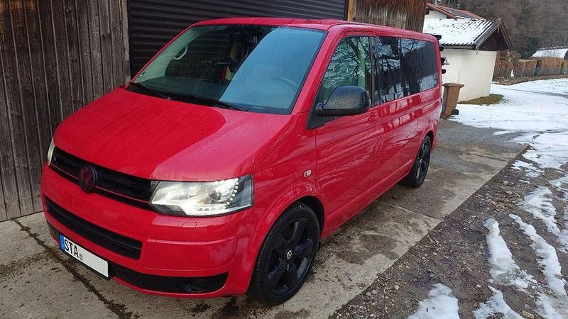 Gebraucht VW Multivan 140 PS (102 kW) 2014 Rot Van