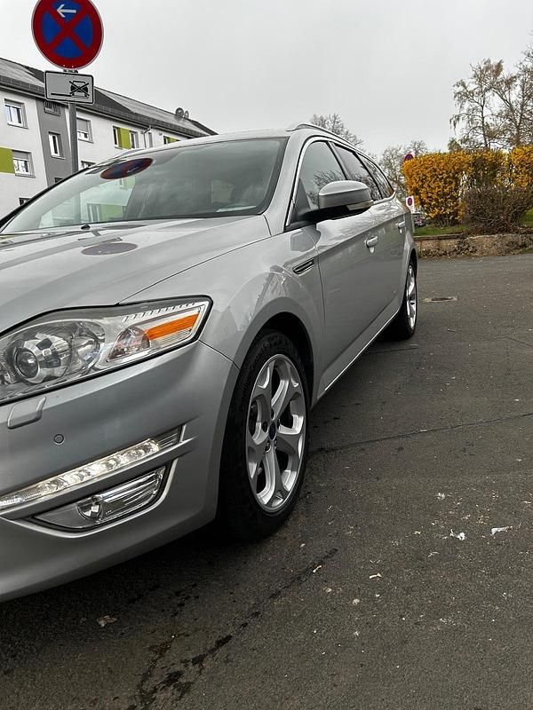 Gebraucht Ford Mondeo Titanium 200 PS (147 kW) 2012 Silber Kombi