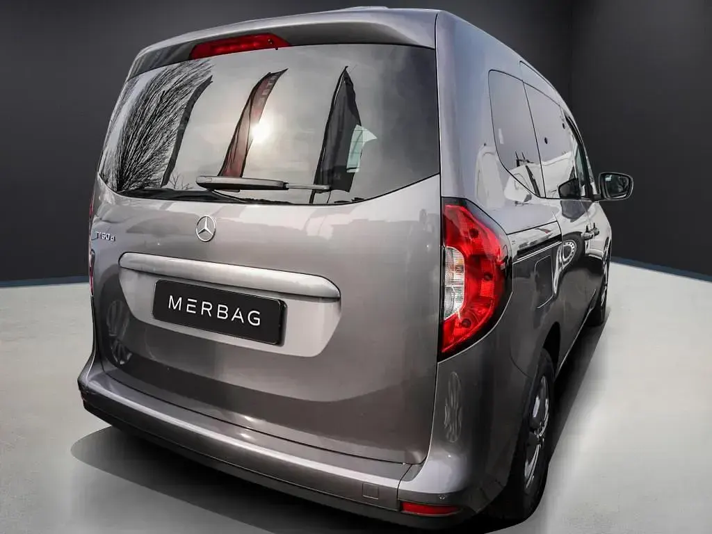 Gebraucht Mercedes T160 95 PS (69 kW) 2023 Chromitgrau Van / Kleinbus
