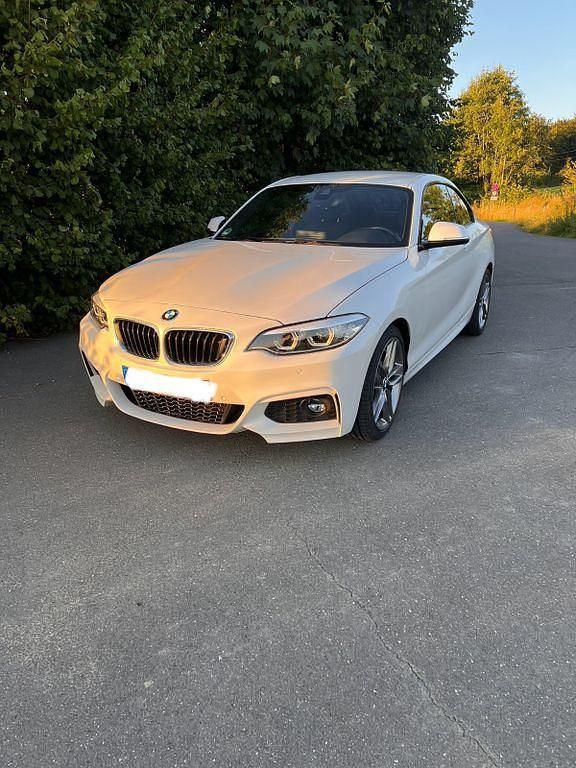 Weiß Gebraucht 2018 BMW 220 M Sport Coupé | 24.950 € (Etwas zu teuer) - Bild 1/4