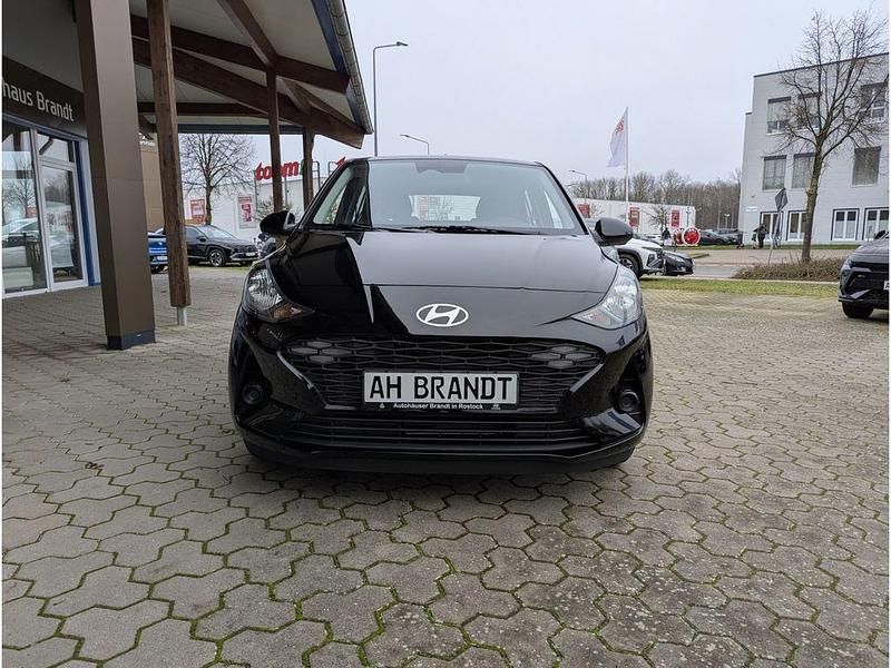 Gebraucht Hyundai i10 Select 63 PS (46 kW) 2025 Schwarz Kleinwagen