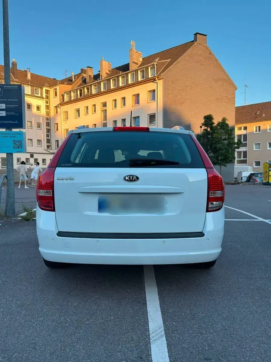 Gebraucht Kia Ceed 125 PS (91 kW) 2011 Weiß Kleinwagen