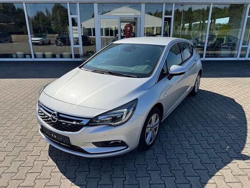 Silber Gebraucht 2016 Opel Astra Dynamic Limousine | 13.990 € (Fairer Preis) - Bild 1/4
