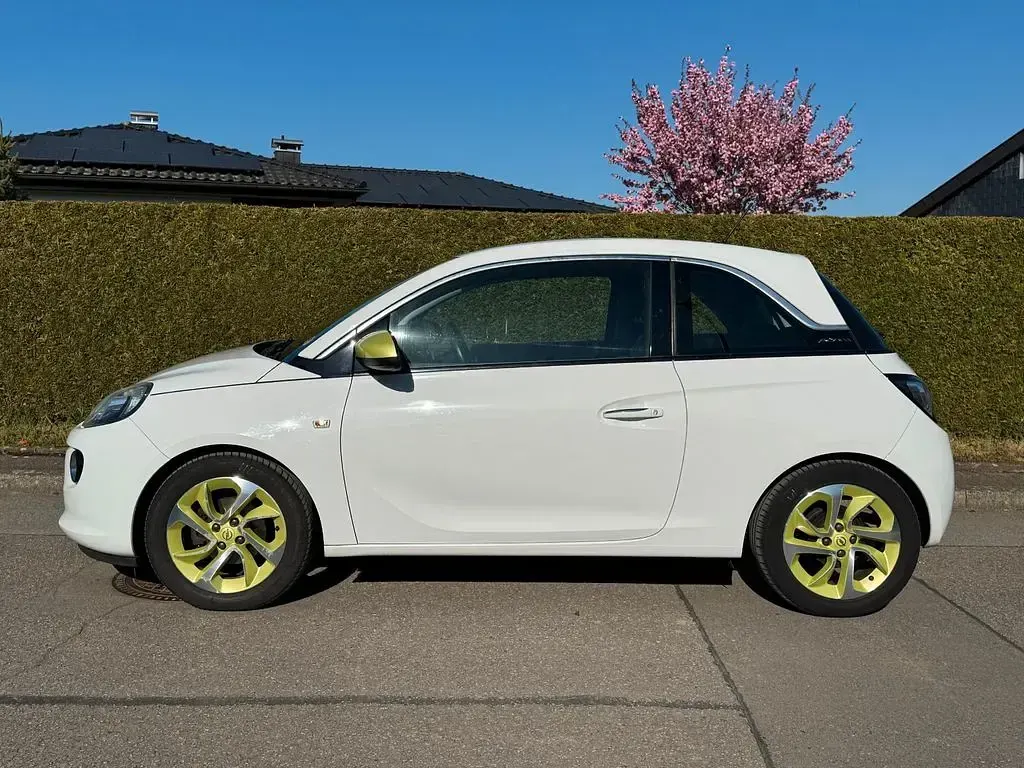 Używany Opel Adam Edition 69 KM (50 kW) 2013 Biały Hatchback