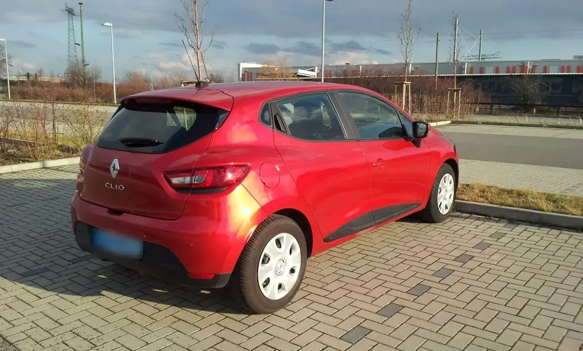Second-hand Renault Clio IV Expression 75 CP (55 kW) 2013 Roșu Hatchback