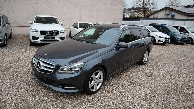 Tenoritgrau metalliclack (metallic) Gebraucht 2015 Mercedes E200 Kombi | 14.990 € (Fairer Preis) - Bild 1/4