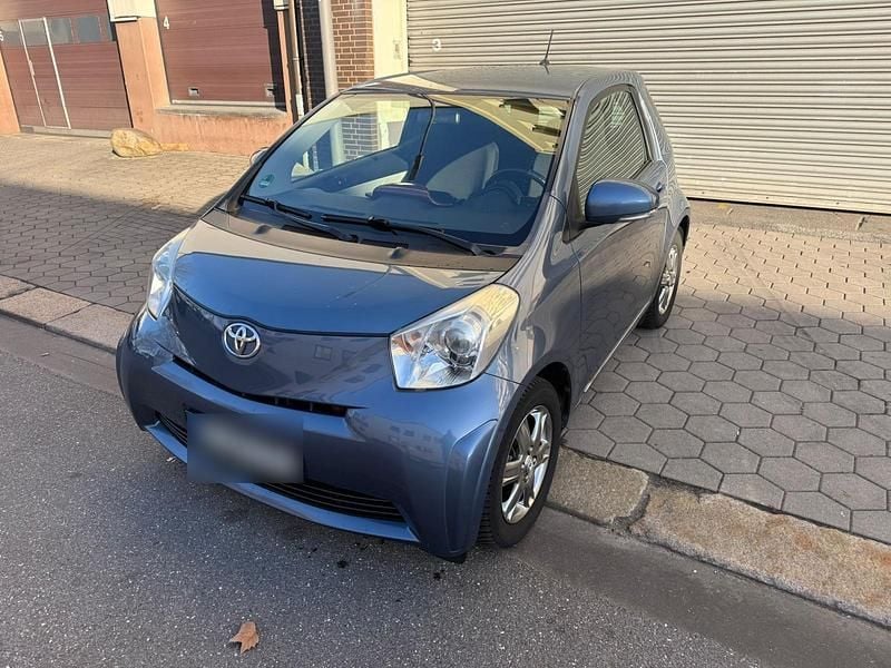 Gebraucht Toyota iQ 98 PS (72 kW) 2011 Blau Kleinwagen
