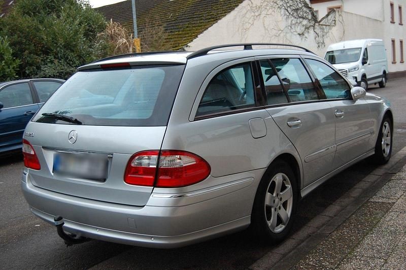 Gebraucht Mercedes E320 Avantgarde 224 PS (164 kW) 2003 Silber Kombi