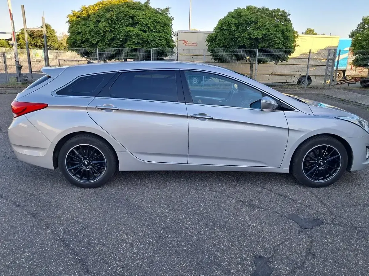 Gebraucht Hyundai i40 135 PS (99 kW) 2014 Silber Kombi