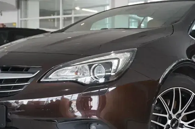Gebraucht Opel Cascada Sport 170 PS (125 kW) 2017 Mahagonibraun metallic Cabrio