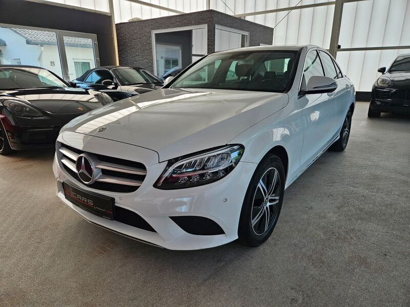 Weiß Gebraucht 2020 Mercedes C220 Avantgarde Limousine | 23.800 € (Guter Preis) - Bild 1/4
