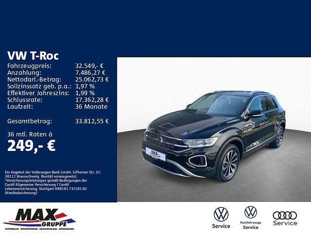 Deep black perleffekt (metallic) Gebraucht 2024 VW T-Roc Style SUV | 32.549 € (Fairer Preis) - Bild 1/3