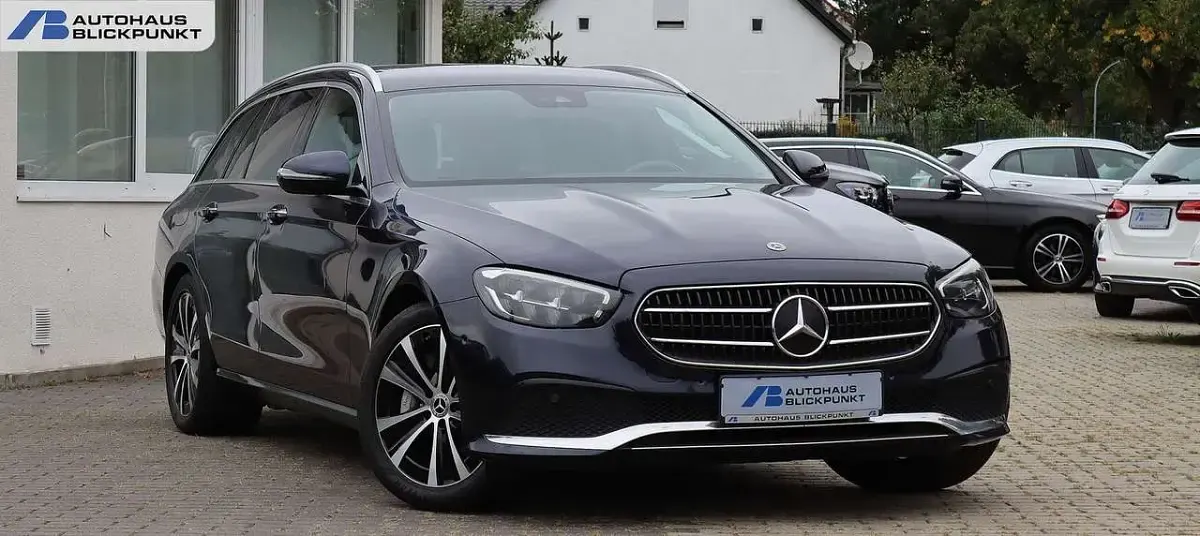 Second-hand Mercedes E300 306 CP (225 kW) 2022 Albastru Berlinǎ