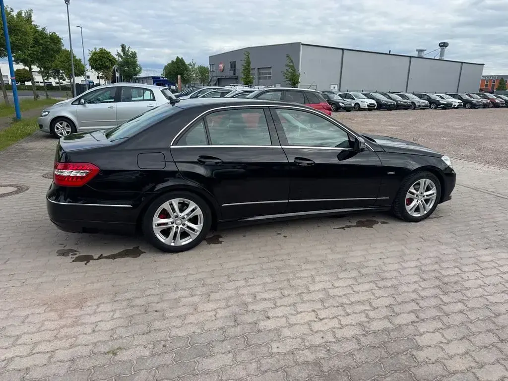 Usado Mercedes E200 Avantgarde 184 CV (135 kW) 2011 Negro Berlina