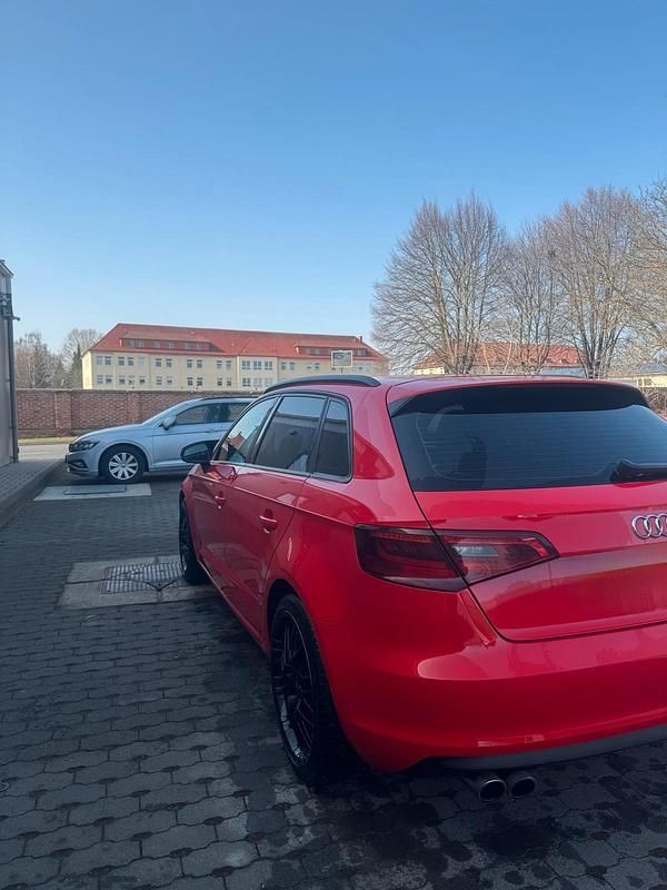 Second-hand Audi A3 122 CP (89 kW) 2013 Roșu Berlinǎ