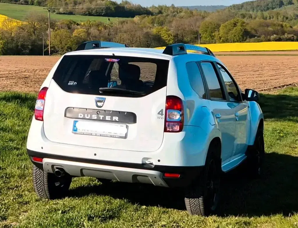 Używany Dacia Duster Black Shadow 125 KM (91 kW) 2017 Biały SUV