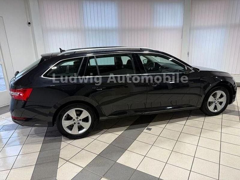 Gebraucht Skoda Superb Style 150 PS (110 kW) 2022 Schwarz Kombi