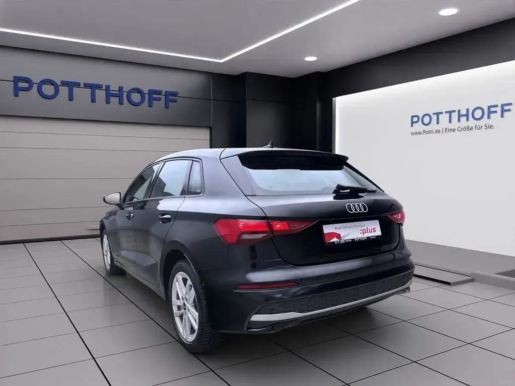 Używany Audi A3 Advanced 116 KM (85 kW) 2025 Czarny Sedan/Limuzyna