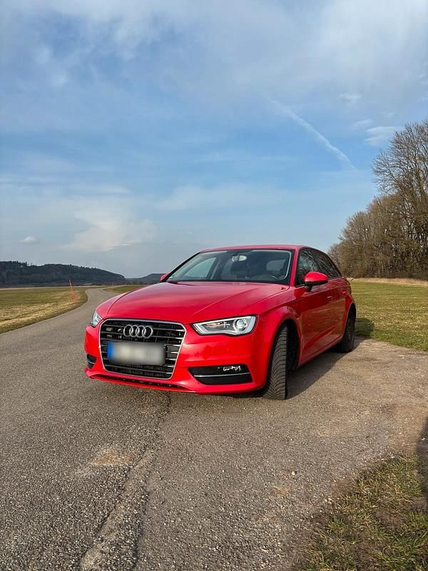 Gebraucht Audi A3 Ambition 150 PS (110 kW) 2013 Rot Limousine