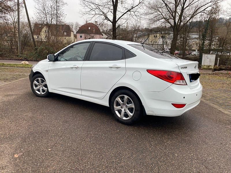 Gebraucht Hyundai Accent 107 PS (78 kW) 2012 Weiß Limousine