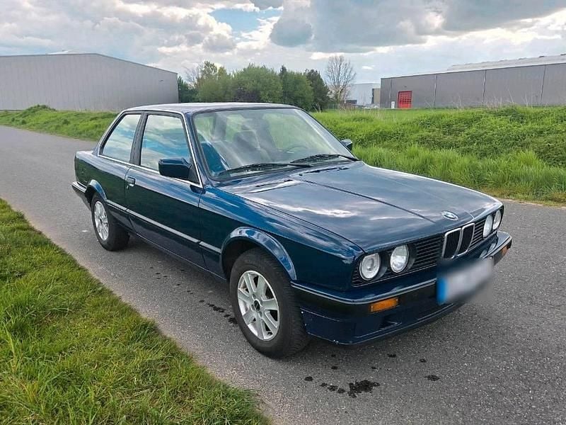 Używany BMW 320 129 KM (94 kW) 1987 Niebieski Coupe