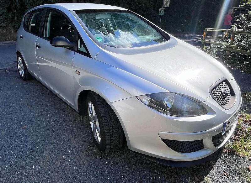 Silber Gebraucht 2004 Seat Altea Van / Kleinbus | 2.600 € (Fairer Preis) - Bild 1/4