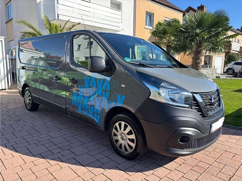 Grau Gebraucht 2019 Nissan NV300 Van | 8.500 € (Fairer Preis) - Bild 1/4