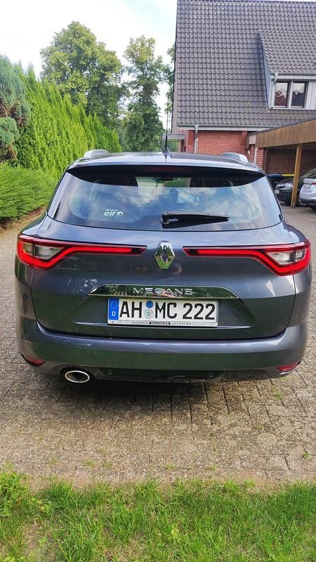 Gebraucht Renault Mégane GrandTour 110 PS (80 kW) 2017 Grau Kombi