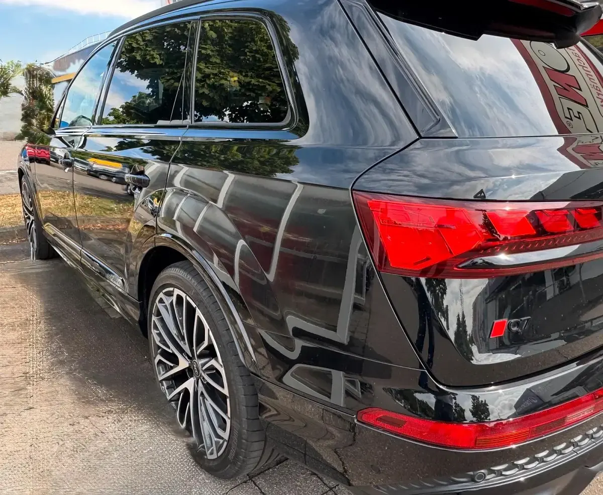 Gebraucht Audi Q7 330 PS (242 kW) 2024 Schwarz SUV