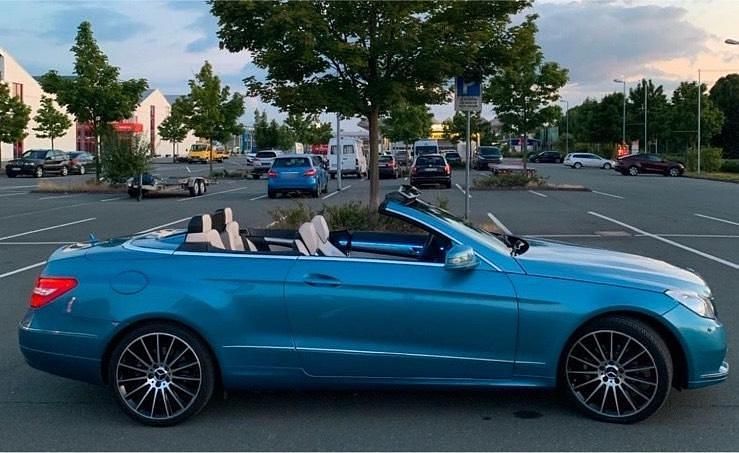 Gebraucht Mercedes E220 170 PS (125 kW) 2011 Blau Cabrio