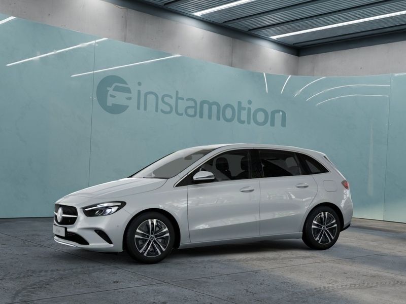 Weiß Gebraucht 2024 Mercedes B250 Van / Kleinbus | 41.337 € (Teuer) - Bild 1/4