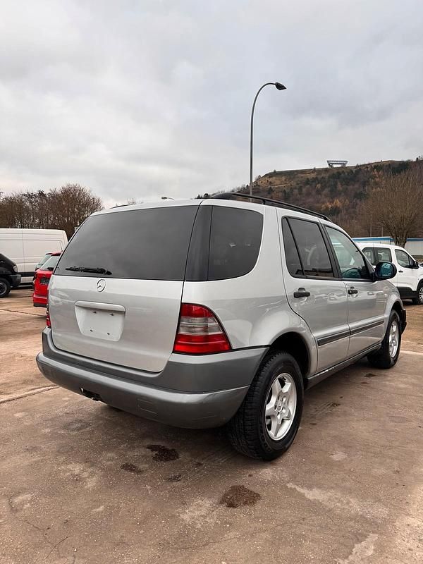 Gebraucht Mercedes ML320 218 PS (160 kW) 1999 Silber SUV