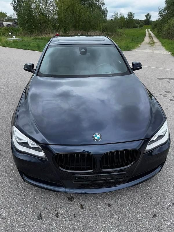 Schwarz Gebraucht 2016 BMW 740 Comfort Edition Limousine | 24.000 € - Bild 1/4