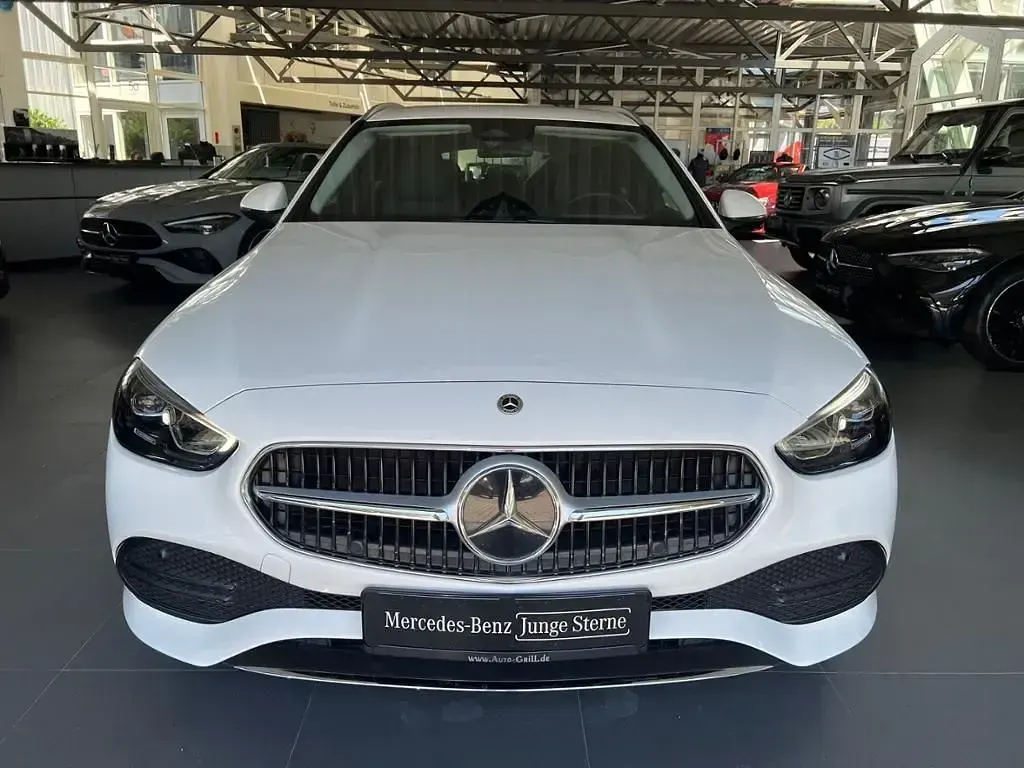 Gebraucht Mercedes C200 Avantgarde 163 PS (119 kW) 2025 Unilack polarweiss Kombi