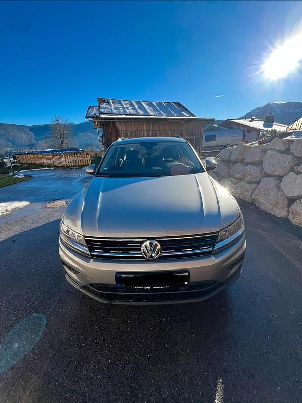 Grau Gebraucht 2019 VW Tiguan SUV | 23.890 € (Guter Preis) - Bild 1/4