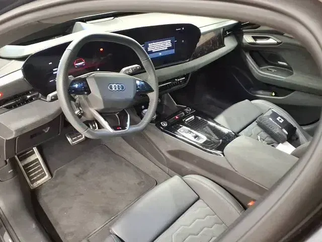 Używany Audi A6 e-tron S-Line 314 kW (428 KM) 2025 Szary Kombi