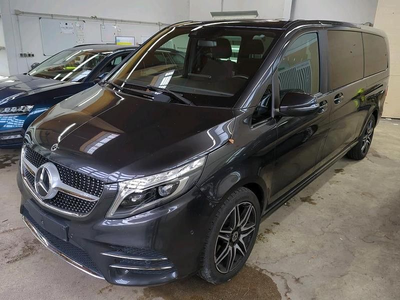 Grau Gebraucht 2021 Mercedes V220 AMG Van / Kleinbus | 46.700 € (Guter Preis) - Bild 1/4