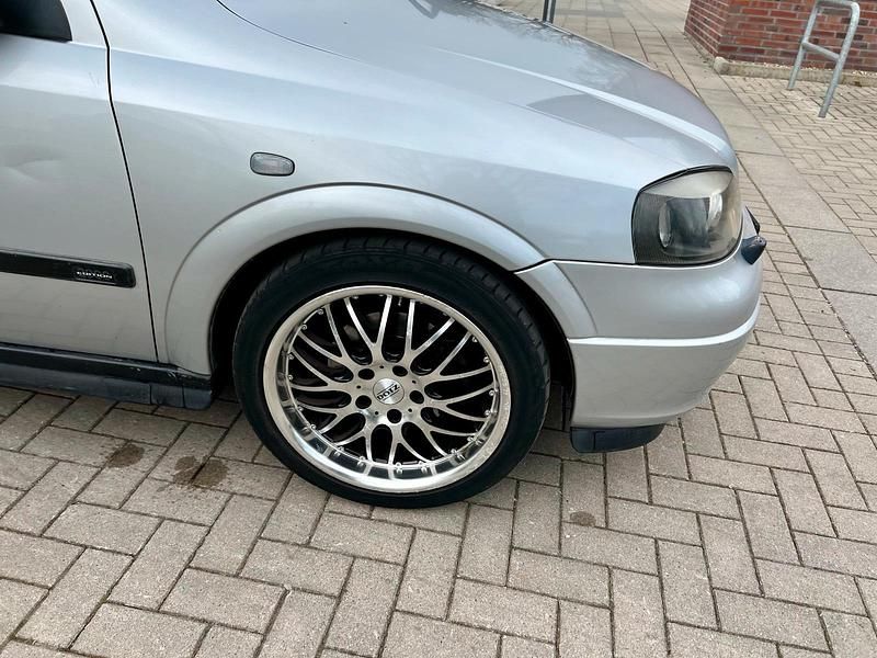Gebraucht Opel Astra Edition 116 PS (85 kW) 2001 Silber Kombi