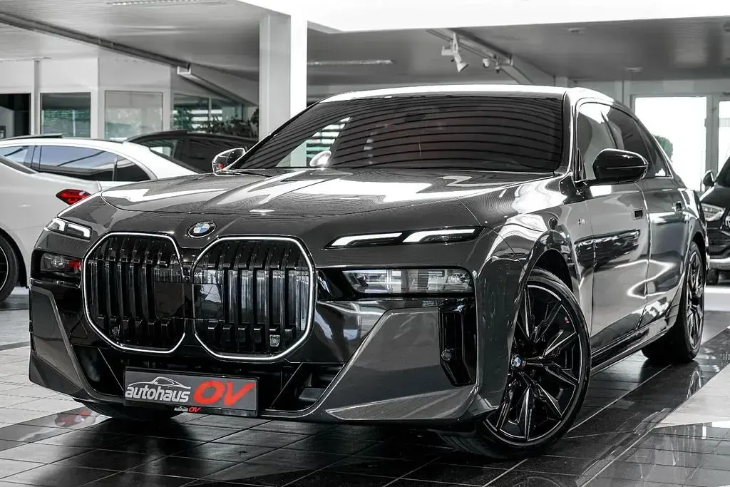 Gebraucht BMW 740 Executive 286 PS (210 kW) 2025 Grau Limousine