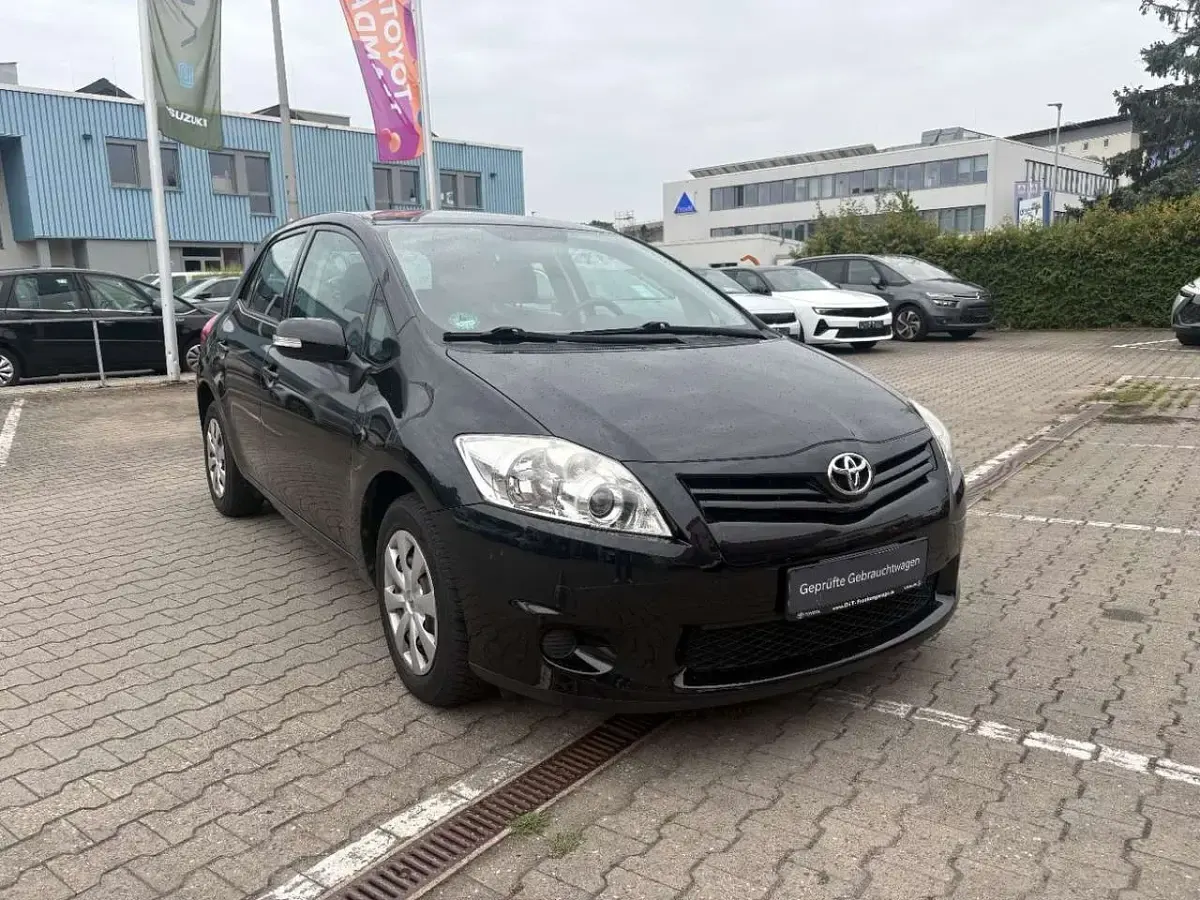 Gebraucht Toyota Auris Cool 99 PS (72 kW) 2013 Schwarz Limousine