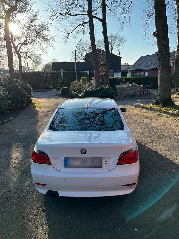 Gebraucht BMW 523 177 PS (130 kW) 2005 Weiß Limousine