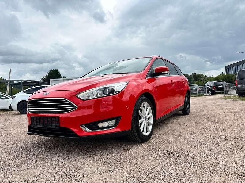 Racerot Gebraucht 2015 Ford Focus Titanium Kombi | 7.950 € (Fairer Preis) - Bild 1/4