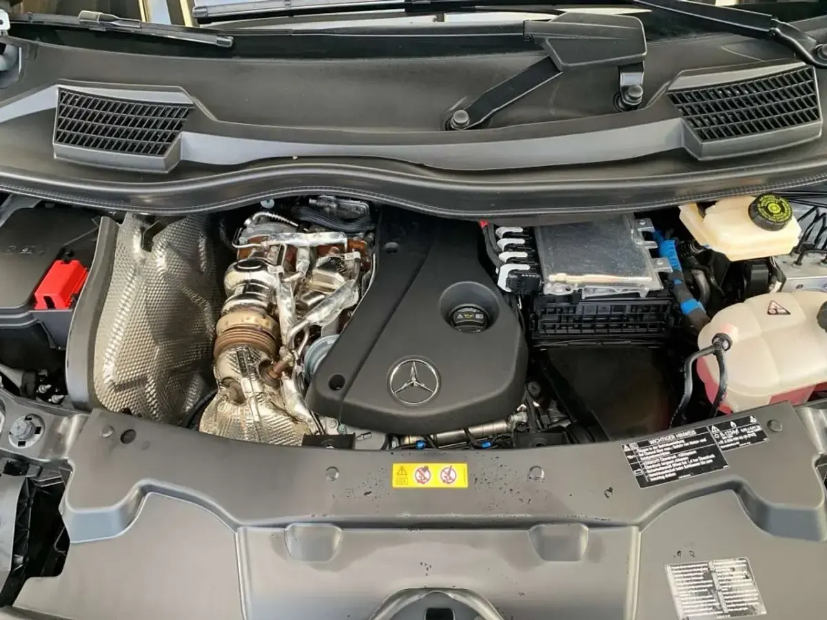 Gebraucht Mercedes V300 Style 237 PS (174 kW) 2025 Grau Van / Kleinbus