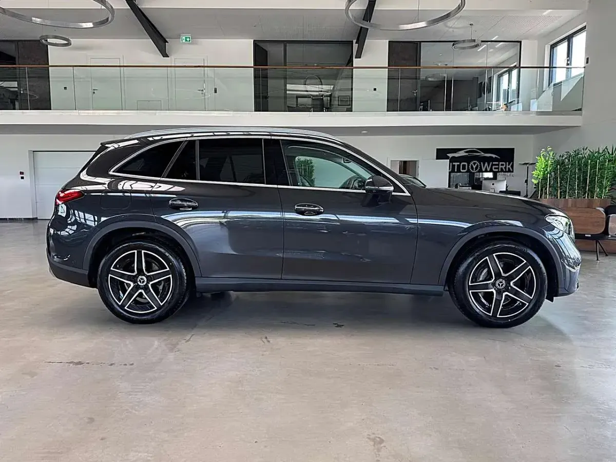 Gebraucht Mercedes GLC300 AMG 269 PS (197 kW) 2025 Schwarz SUV