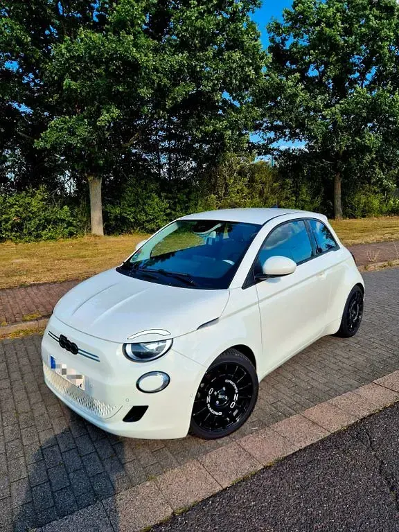 Gebraucht Fiat 500e Icon 86 kW (118 PS) 2021 Weiß Kleinwagen