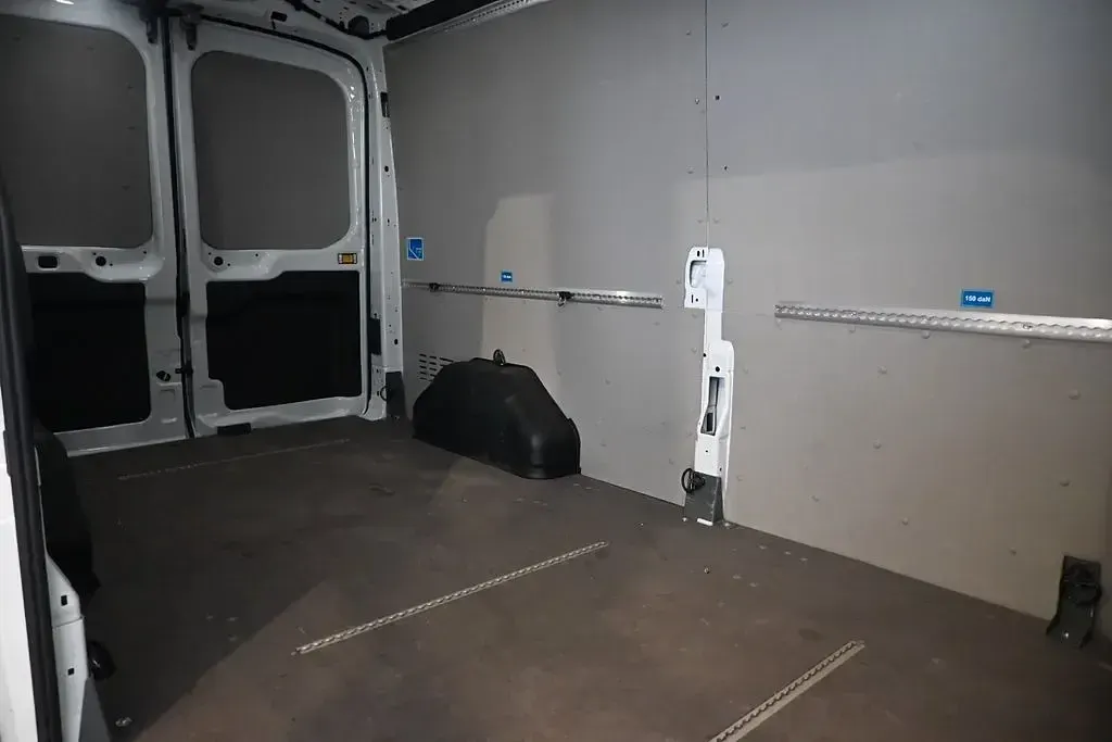Gebraucht Ford Transit Trend 131 PS (96 kW) 2023 Weiß Van / Kleinbus