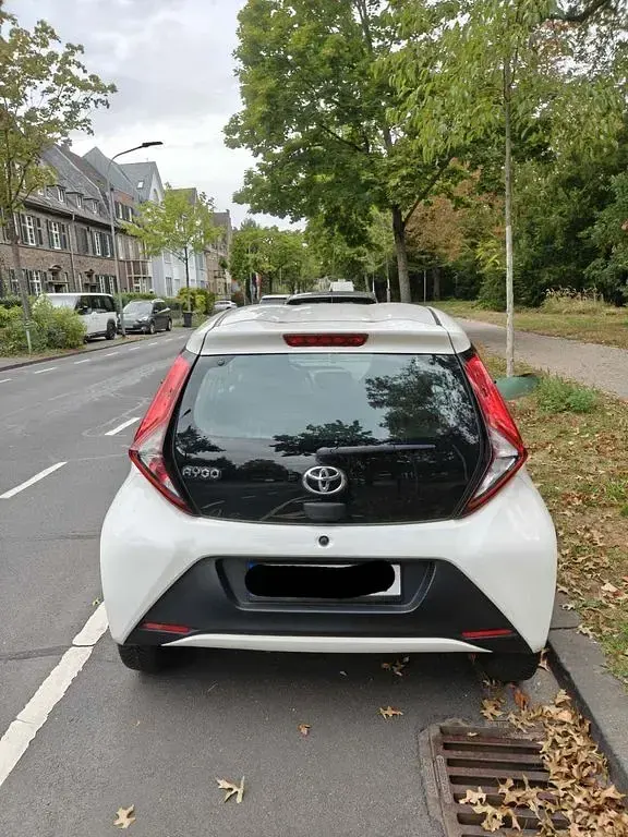Gebraucht Toyota Aygo 69 PS (50 kW) 2019 Weiß Kleinwagen