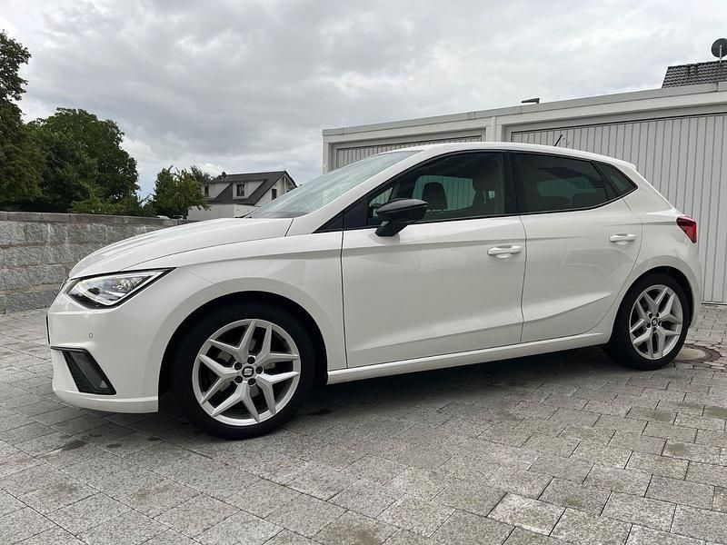 Weiß Gebraucht 2019 Seat Ibiza FR Kleinwagen | 15.700 € (Fairer Preis) - Bild 1/4