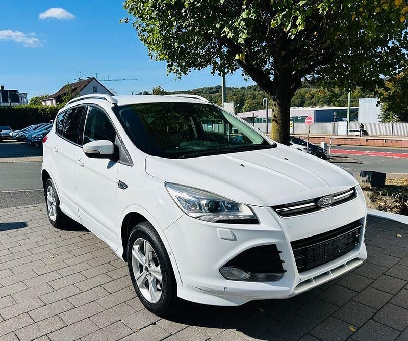 Frostweiß Gebraucht 2015 Ford Kuga Individual SUV | 11.900 € (Fairer Preis) - Bild 1/4